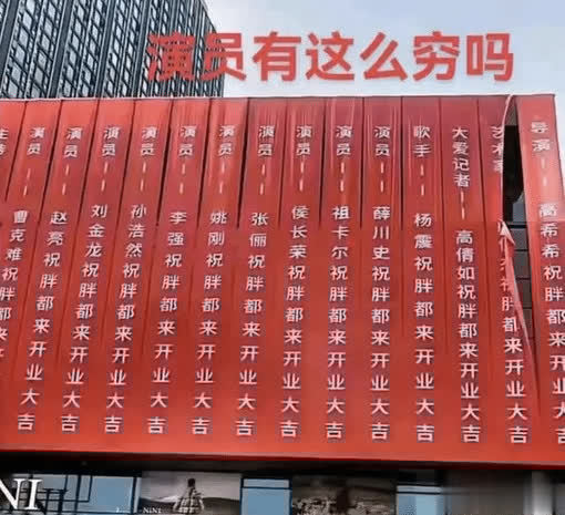 笑赢配资 主持人刘仪伟日本旅游路边吃面接地气，一身潮牌活力四射