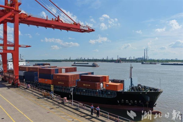 大牛网 今年武汉港口岸出入境船舶突破百艘次